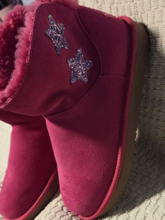 Koolaburra Shoes - Koolaburra Magenta Girls' Faux-Shearling Ankle Boots with Glitter Stars